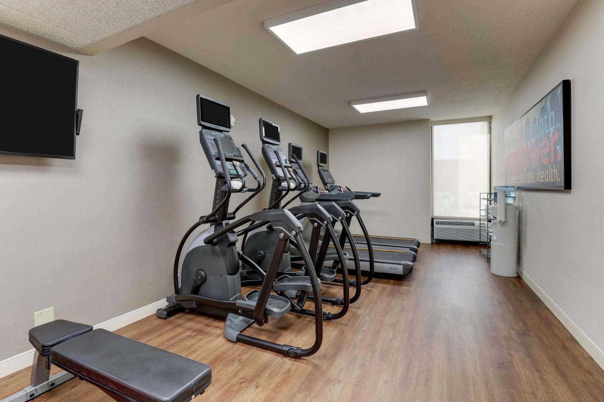 סנט פיטרס Drury Inn & Suites St. Louis St. Peters מראה חיצוני תמונה