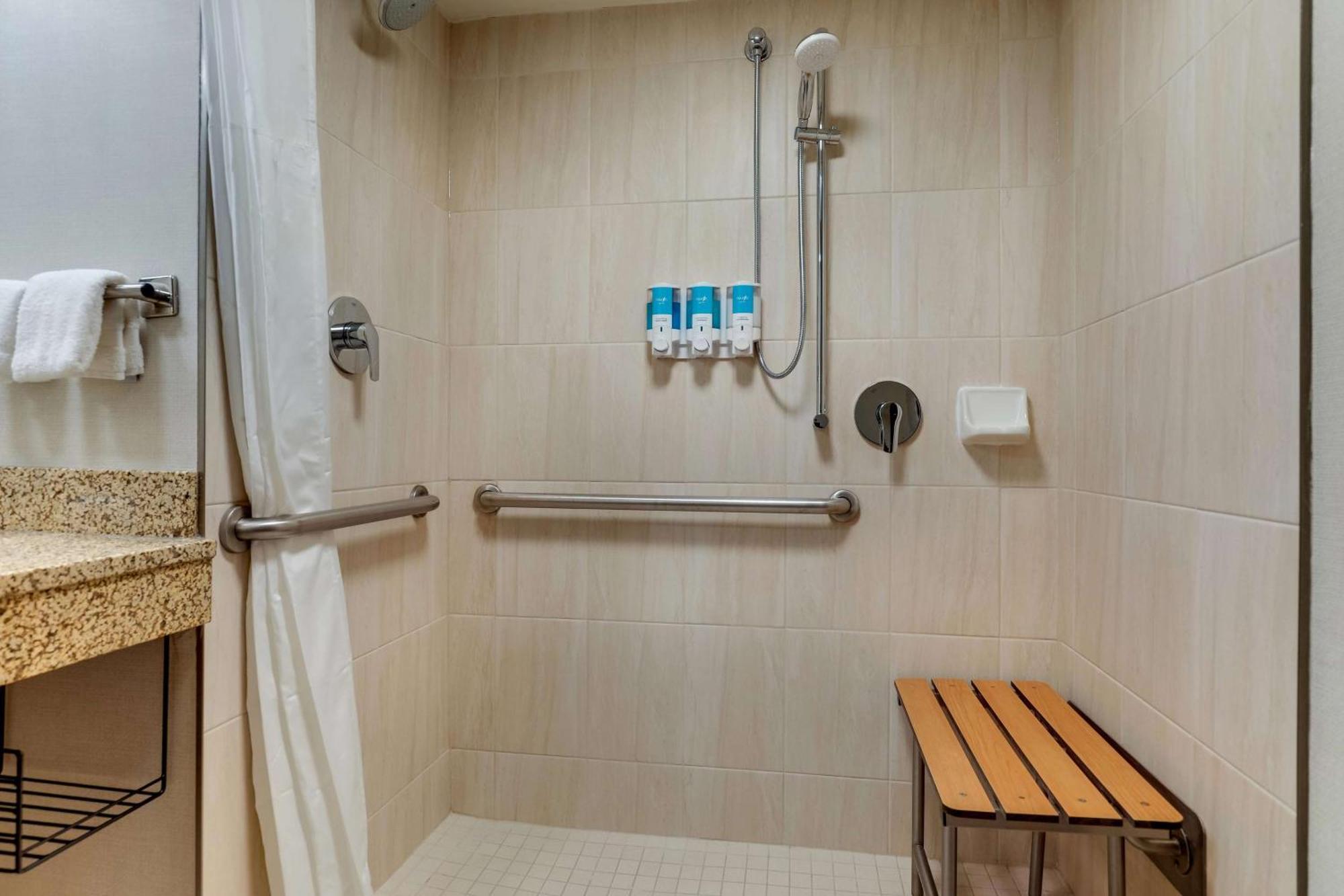 סנט פיטרס Drury Inn & Suites St. Louis St. Peters מראה חיצוני תמונה